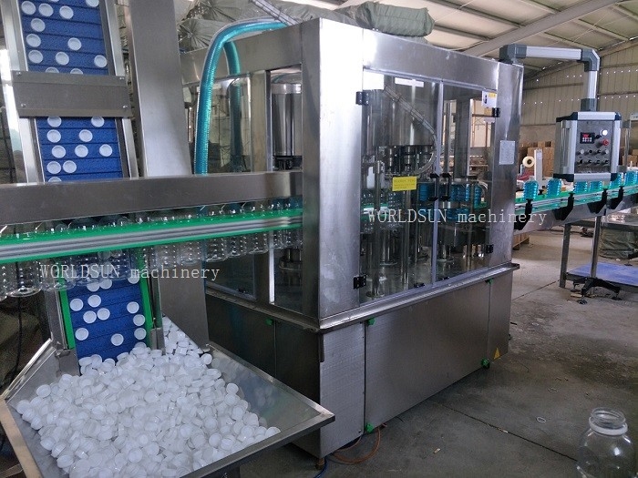 Small Scale 2000 - 4000BPH SUS304 Beverage Filling Machine capping machine